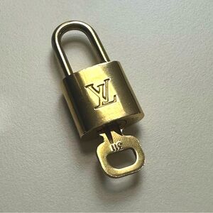Louis Vuitton vintage padlock and key set #311